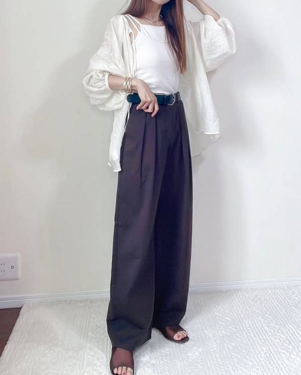 「おしゃれ女子の間で大バズリ！」【GU】の新作バレルレッグパンツが優秀すぎると話題