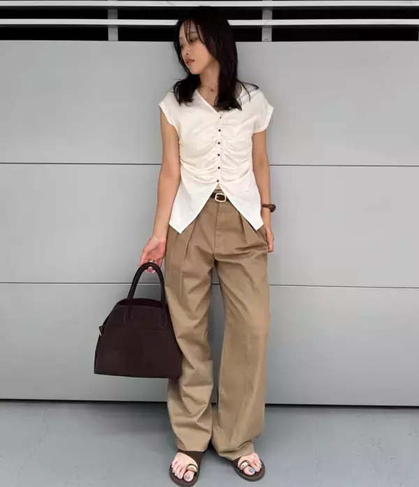 「おしゃれ女子の間で大バズリ！」【GU】の新作バレルレッグパンツが優秀すぎると話題