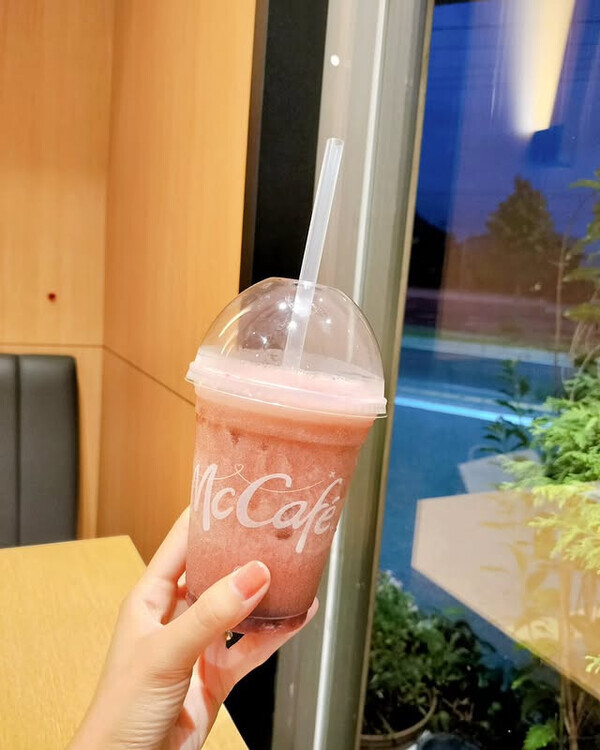 「リピートして飲みたい夏ドリンク！」【マックカフェ】ベリー感たっぷりの限定ドリンクに大注目♡