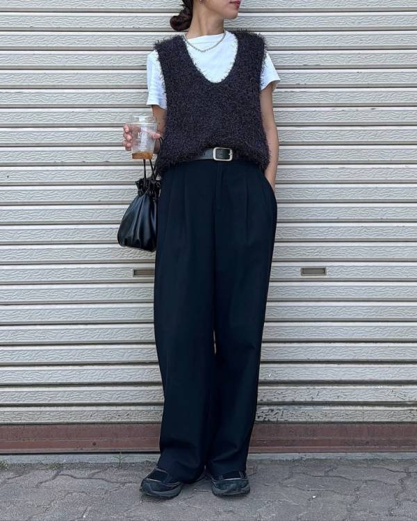 「アンダー2,000円ってうれしすぎ！」着れば即おしゃれ見えする【しまむら】フェザーベスト3選