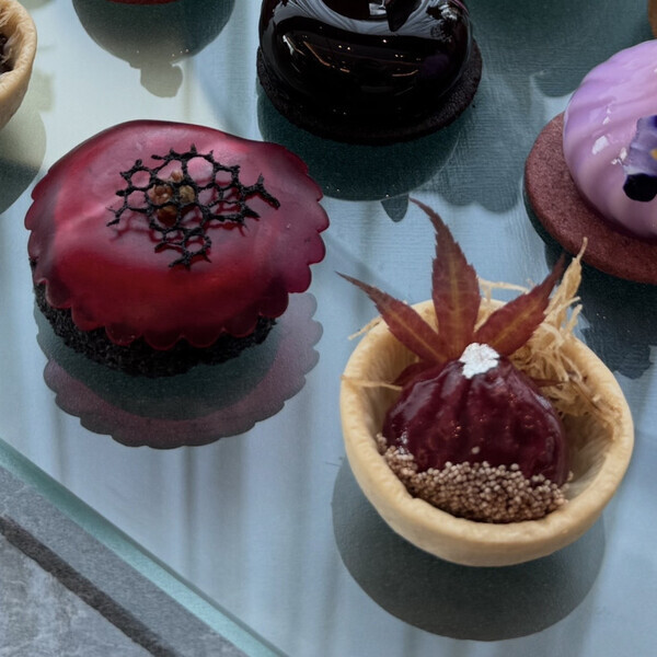 「秋の月と極上のスイーツで、自分にご褒美を♡」 コンラッド東京の秋アフタヌーンティーで癒し時間を過ごそう