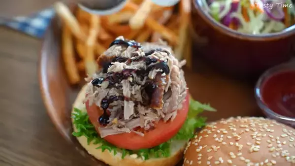 「大容量でおいしいもの勢ぞろい♡」コストコ人気おすすめ商品16選！パンや冷凍食品、果物まで【2025最新】