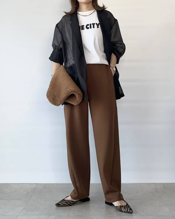 「今すぐ買って大活躍！」【ユニクロ】優秀パンツ♡ブラウンで秋っぽい着こなしを楽しもう♪