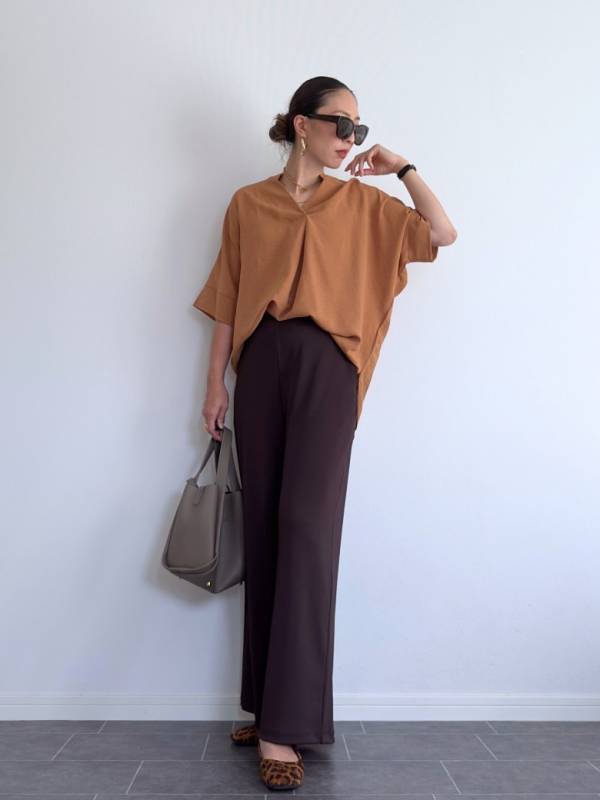 「今すぐ買って大活躍！」【ユニクロ】優秀パンツ♡ブラウンで秋っぽい着こなしを楽しもう♪