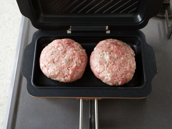 「これひとつで大活躍！」タイパもいいコンパクトなホットサンドフライパンの使い方は無限大！？【大人の家庭科⑥】