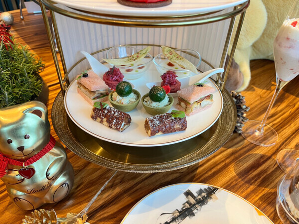 【ウェスティンホテル横浜】リンツチョコレートと3回目のコラボ♡華やかな“クリスマスアフタヌーンティーをご紹介！