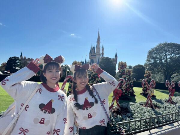 「今年初のポップなパレードに大注目！」ディズニーランドでかわいすぎるクリスマスを楽しんじゃおう♡