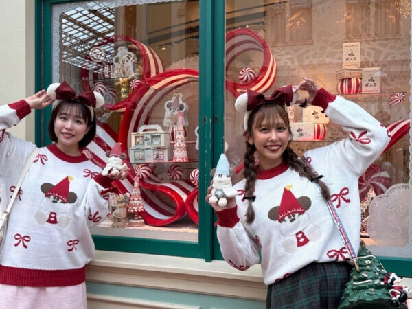 「今年初のポップなパレードに大注目！」ディズニーランドでかわいすぎるクリスマスを楽しんじゃおう♡