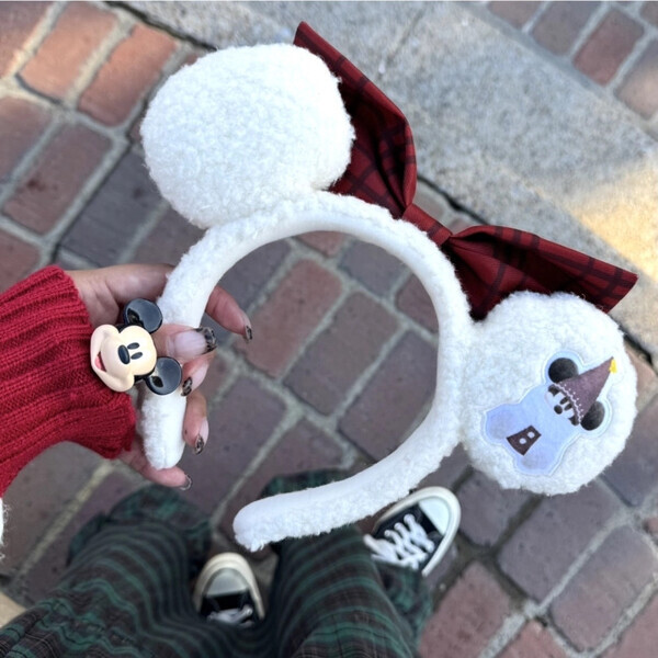 「今年初のポップなパレードに大注目！」ディズニーランドでかわいすぎるクリスマスを楽しんじゃおう♡