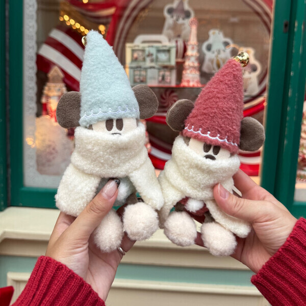 「今年初のポップなパレードに大注目！」ディズニーランドでかわいすぎるクリスマスを楽しんじゃおう♡