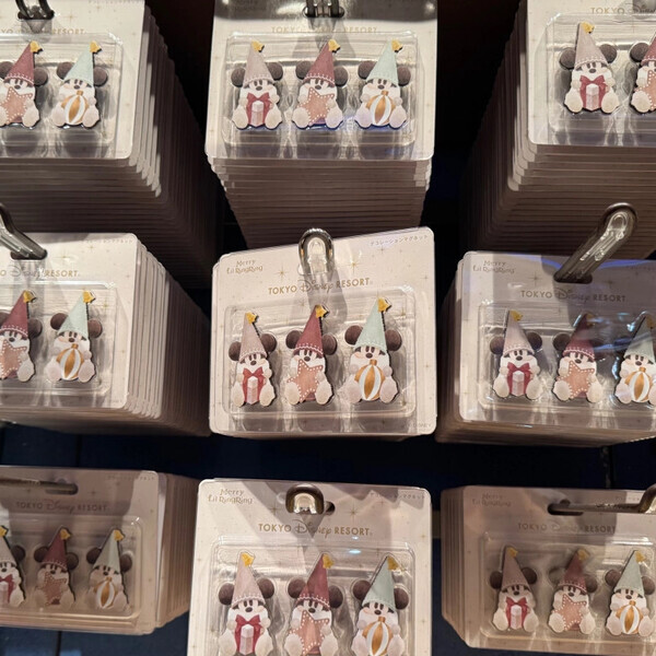 「今年初のポップなパレードに大注目！」ディズニーランドでかわいすぎるクリスマスを楽しんじゃおう♡