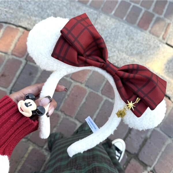 「今年初のポップなパレードに大注目！」ディズニーランドでかわいすぎるクリスマスを楽しんじゃおう♡