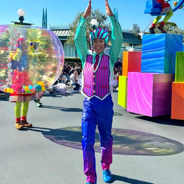 「今年初のポップなパレードに大注目！」ディズニーランドでかわいすぎるクリスマスを楽しんじゃおう♡