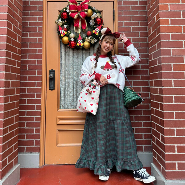 「今年初のポップなパレードに大注目！」ディズニーランドでかわいすぎるクリスマスを楽しんじゃおう♡
