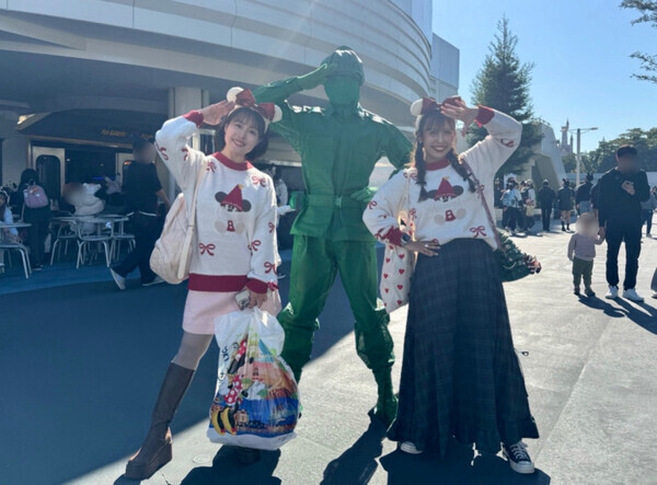 「今年初のポップなパレードに大注目！」ディズニーランドでかわいすぎるクリスマスを楽しんじゃおう♡