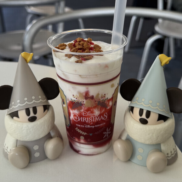 「今年初のポップなパレードに大注目！」ディズニーランドでかわいすぎるクリスマスを楽しんじゃおう♡