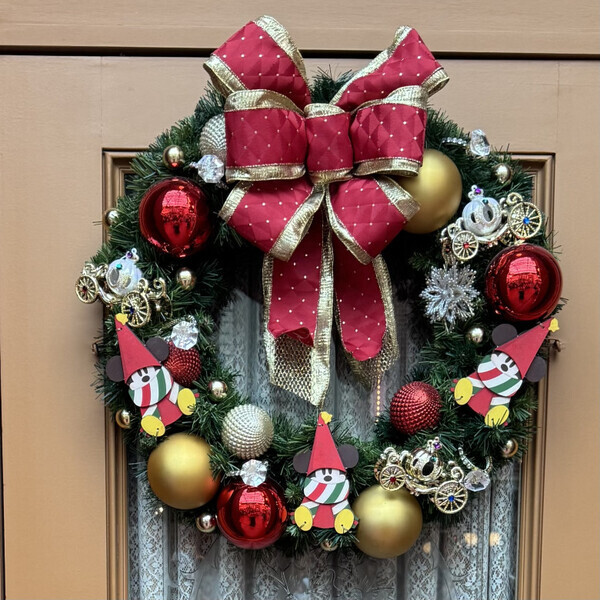 「今年初のポップなパレードに大注目！」ディズニーランドでかわいすぎるクリスマスを楽しんじゃおう♡