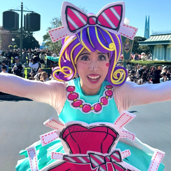 「今年初のポップなパレードに大注目！」ディズニーランドでかわいすぎるクリスマスを楽しんじゃおう♡