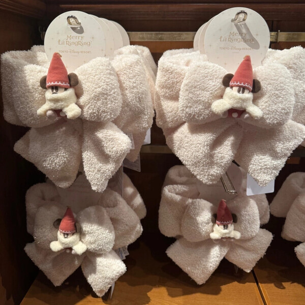 「今年初のポップなパレードに大注目！」ディズニーランドでかわいすぎるクリスマスを楽しんじゃおう♡