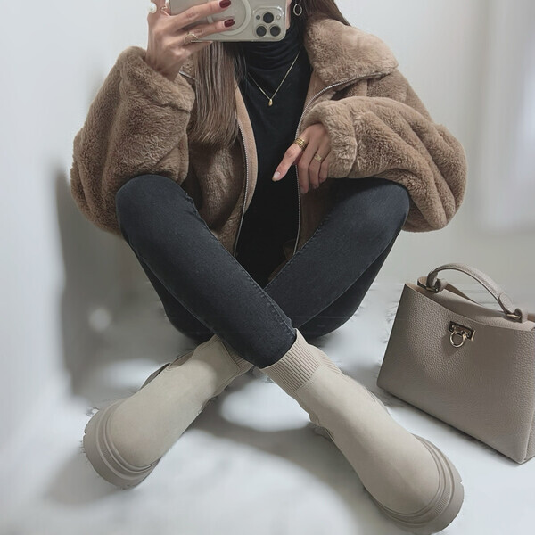 「着るだけでおしゃれ見え！」【GU】フラッフィーブルゾンなら軽くてあったか冬コーデが完成♡