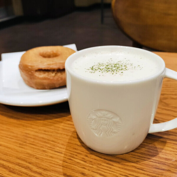 「寒い冬の朝にぴったり♡」【スターバックス】バリスタがいれるふわふわのトリュフスープチーノ＆ベーグルサンドは見逃せない！