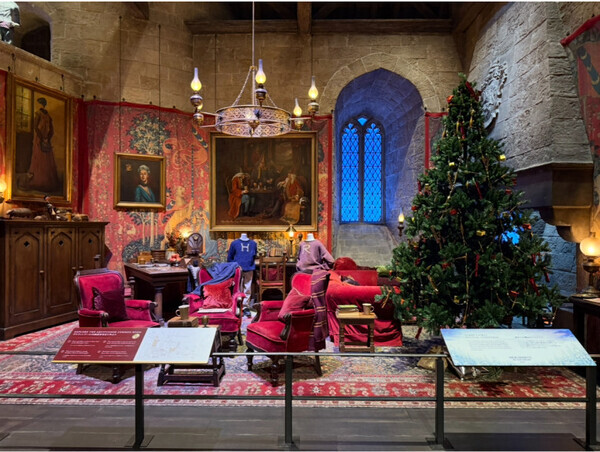 子どもも大人も心奪われる、“ホグワーツのクリスマス”を満喫できるスタジオツアーへ