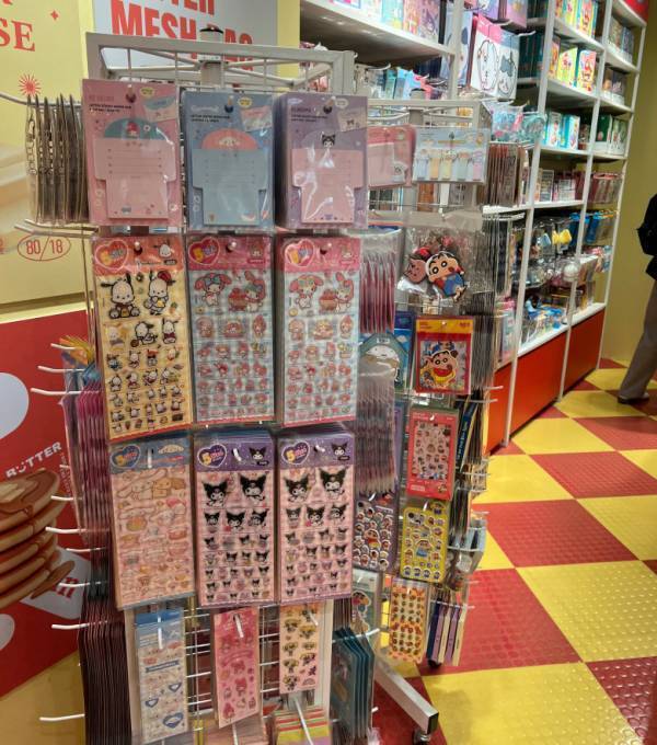 【韓国トレンド】「韓国でシールを買うならココ！」サンリオ・しんちゃんなど！キャラシールがゲットできるショップ３選