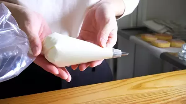 揚げないでできる超簡単クリームドーナツレシピ！最高においしいのに手間も洗い物も最小限♡