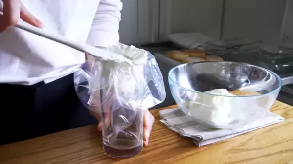 揚げないでできる超簡単クリームドーナツレシピ！最高においしいのに手間も洗い物も最小限♡