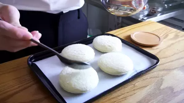 揚げないでできる超簡単クリームドーナツレシピ！最高においしいのに手間も洗い物も最小限♡