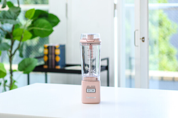 新しい【クイジナート】ブレンダーで「いつでもどこでも新鮮スムージーが飲めちゃう♡」