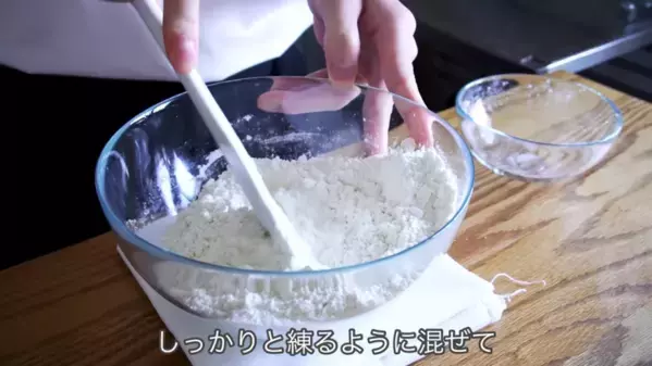 「余ったお餅も秒でなくなる！」絶品リメイクレシピ♡材料2つで簡単にできるサクもちドーナツの作り方