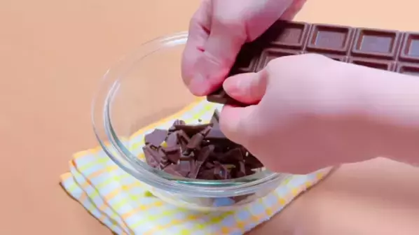 「４分で完成！」電子レンジと100均グッズで作る簡単チョコケーキレシピがバレンタインにもぴったり♪