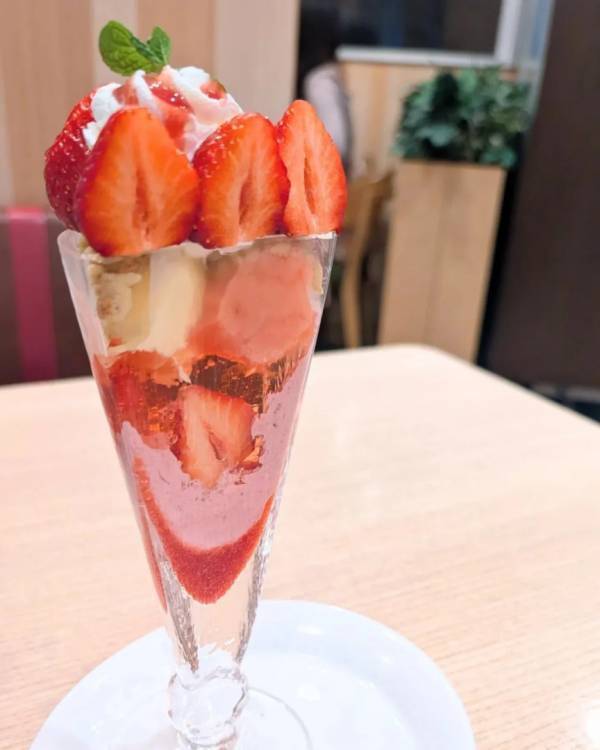 「今の季節しか食べられない！」いちご好きが歓喜する【ガスト・ロイホ・デニーズ】ファミレス限定パフェ3選