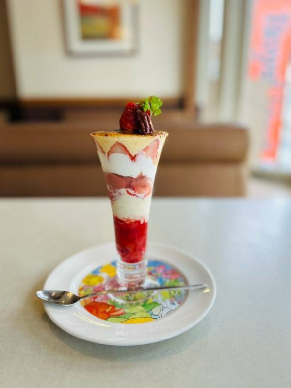 「今の季節しか食べられない！」いちご好きが歓喜する【ガスト・ロイホ・デニーズ】ファミレス限定パフェ3選