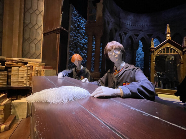 映画『ハリー・ポッターと賢者の石』公開25周年記念イベント！“魔法学校へ入学するドキドキ”を【スタジオツアー東京】で体験しよう！