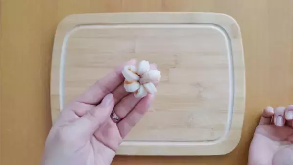 「3分でできる！」「運動会のお弁当にも♡」子どもが喜ぶちくわのお花の作り方