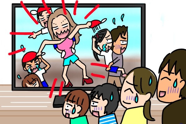ポロリが心配…際どいタンクトップ姿のヤンキーママが運動会で大ハッスル！撮影動画を見たら衝撃の姿が…