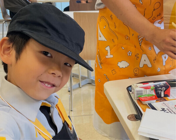 【自由研究にオススメ】子どもたちがマックのクルーに大変身！夏休みはマックアドベンチャー®でお仕事体験しちゃおう♪