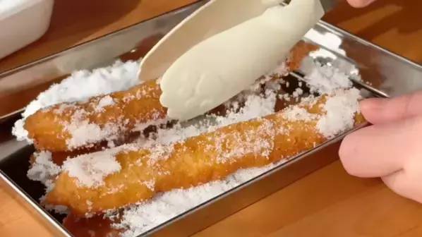 「材料はたったの2つ！」ホケミと水だけでできる【節約絶品チュロス】超簡単レシピ