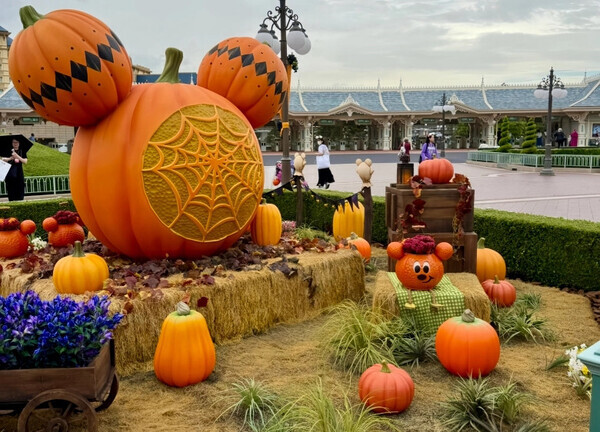 「かわいさ大渋滞！」ダークな世界観に夢中♪新キャラも登場【ディズニーランド】ハロウィーンを徹底紹介