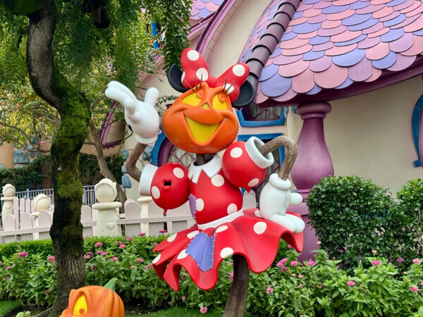 「かわいさ大渋滞！」ダークな世界観に夢中♪新キャラも登場【ディズニーランド】ハロウィーンを徹底紹介