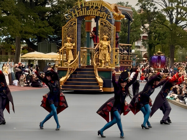 「かわいさ大渋滞！」ダークな世界観に夢中♪新キャラも登場【ディズニーランド】ハロウィーンを徹底紹介