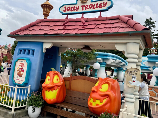 「かわいさ大渋滞！」ダークな世界観に夢中♪新キャラも登場【ディズニーランド】ハロウィーンを徹底紹介