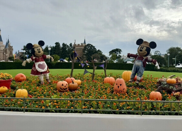 「かわいさ大渋滞！」ダークな世界観に夢中♪新キャラも登場【ディズニーランド】ハロウィーンを徹底紹介