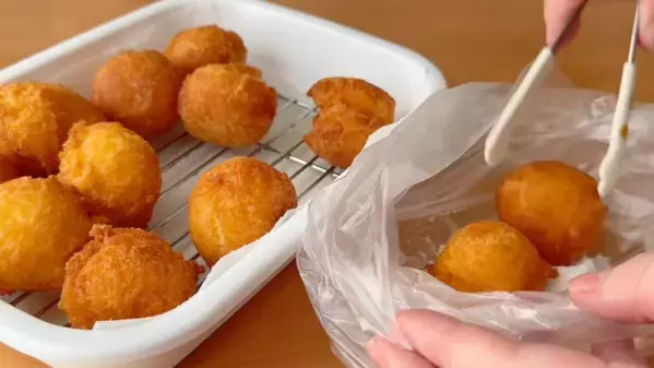 「材料費たったの100円！」ホケミで簡単【節約コロコロドーナツ】神レシピ