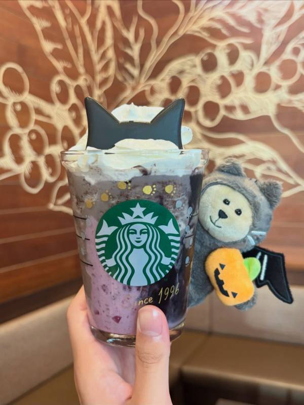 ねこ耳チョコがかわいすぎ！【スタバ】さっぱりブルーベリーヨーグルト×ブラックベリーのハロウィン新作フラペチーノ