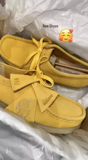 NewJeansが人気革靴ブランドオリジナルシューズを着用！メンバーのモチーフカラーが靴に！