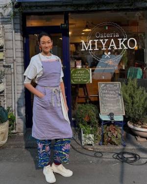 エプロン姿の冨永愛が新鮮だと話題に！コメントでは「カッコかわいいです」との声