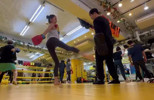 「誰が蹴られるか分からんわ！」熊切あさ美、朝から全開ハイキック動画にファン驚愕！